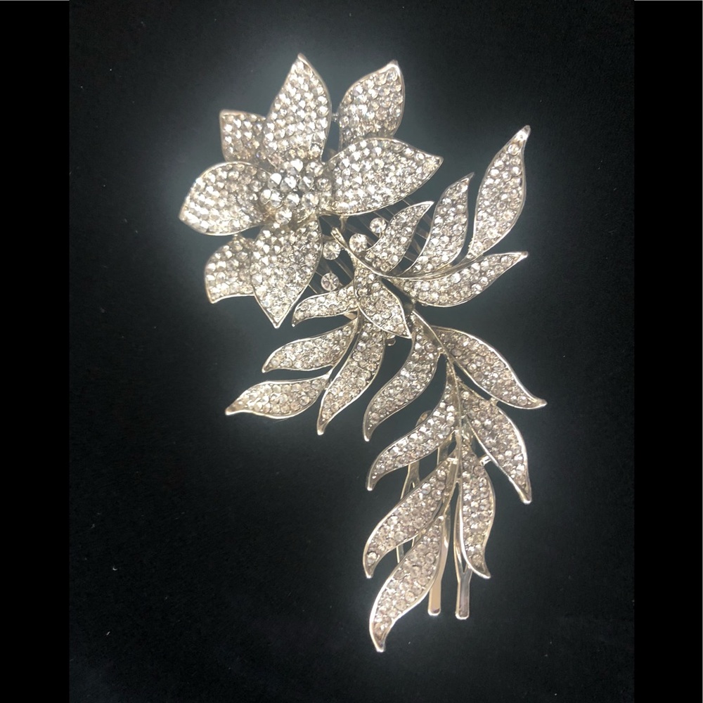 Stunning hair accessory- used once for the wedding